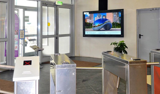 Размещение рекламы на мониторах и LED панелях в бизнес центре Солюшнс