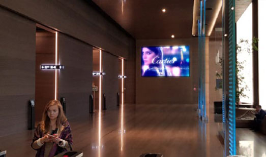 Размещение видеорекламы на digital экранах на главном входе в Башне ОКО в деловом центре Москва-Сити
