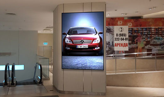 Размещение видеорекламы на digital экранах перед эскалатором в МФК IQ-Квартал в деловом центре Москва-Сити